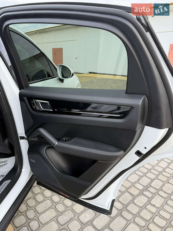 Внедорожник / Кроссовер Porsche Cayenne Coupe 2019 в Львове фото 27 Внедорожник / Кроссовер Porsche Cayenne Coupe 2019 в Львове