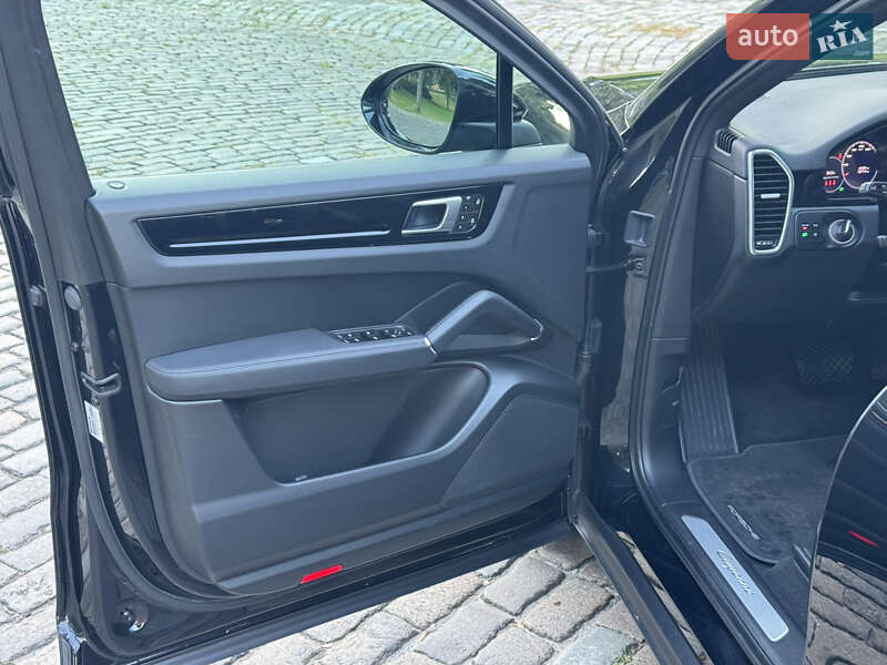 Внедорожник / Кроссовер Porsche Cayenne Coupe 2021 в Киеве фото 13 Внедорожник / Кроссовер Porsche Cayenne Coupe 2021 в Киеве