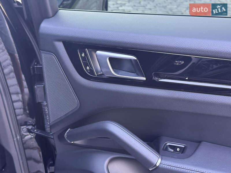 Внедорожник / Кроссовер Porsche Cayenne Coupe 2021 в Киеве фото 22 Внедорожник / Кроссовер Porsche Cayenne Coupe 2021 в Киеве