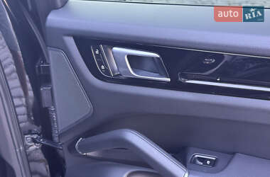Внедорожник / Кроссовер Porsche Cayenne Coupe 2021 в 