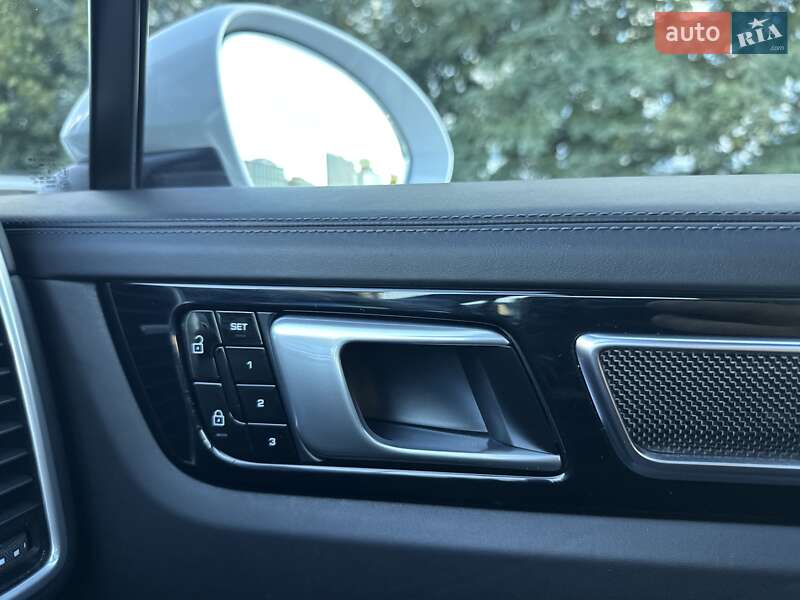 Внедорожник / Кроссовер Porsche Cayenne Coupe 2019 в Киеве