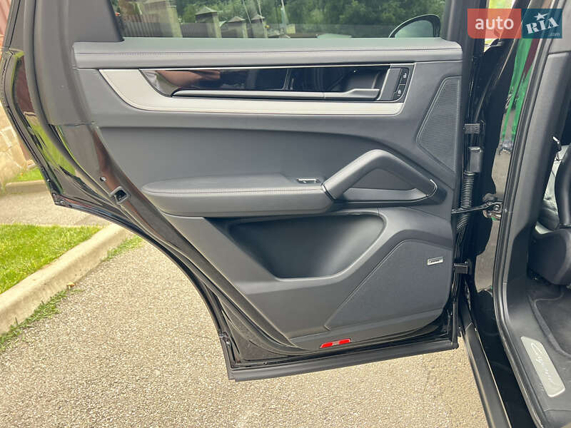 Позашляховик / Кросовер Porsche Cayenne Coupe 2023 в Києві фото 36 Позашляховик / Кросовер Porsche Cayenne Coupe 2023 в Києві