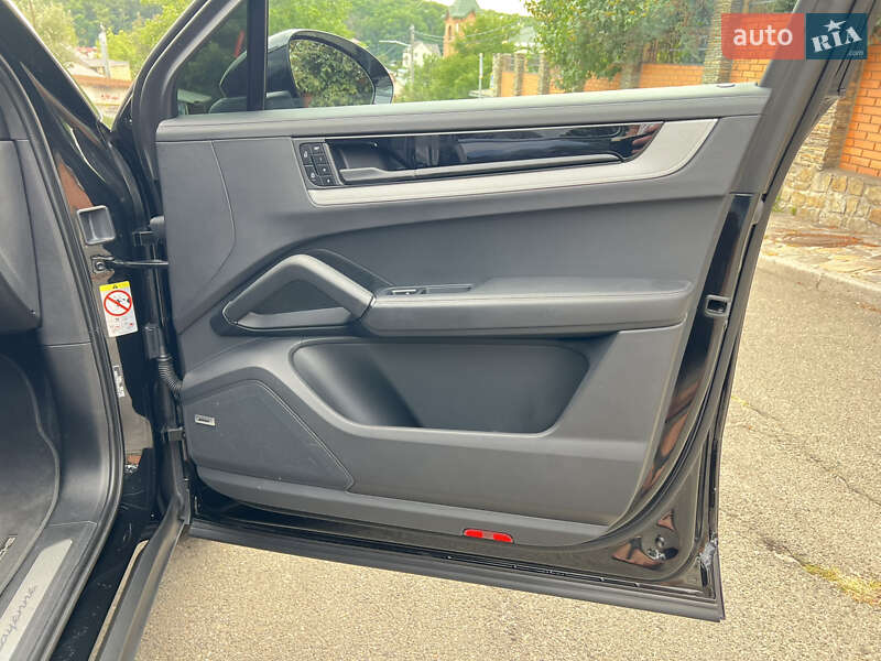 Позашляховик / Кросовер Porsche Cayenne Coupe 2023 в Києві фото 40 Позашляховик / Кросовер Porsche Cayenne Coupe 2023 в Києві