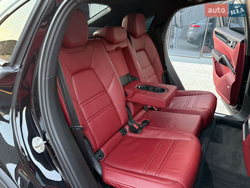Внедорожник / Кроссовер Porsche Cayenne Coupe 2019 в Киеве фото 53 Внедорожник / Кроссовер Porsche Cayenne Coupe 2019 в Киеве