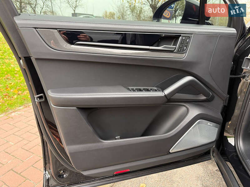 Внедорожник / Кроссовер Porsche Cayenne Coupe 2023 в Киеве фото 72 Внедорожник / Кроссовер Porsche Cayenne Coupe 2023 в Киеве