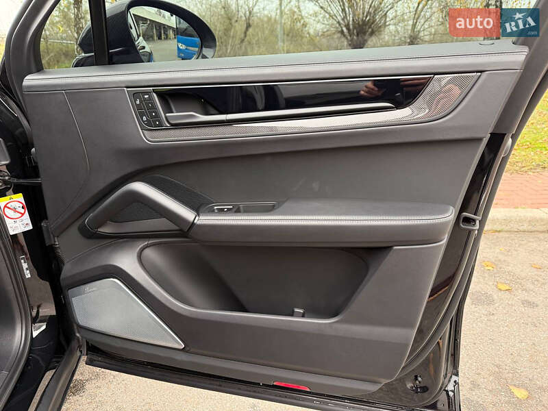 Внедорожник / Кроссовер Porsche Cayenne Coupe 2023 в Киеве фото 92 Внедорожник / Кроссовер Porsche Cayenne Coupe 2023 в Киеве