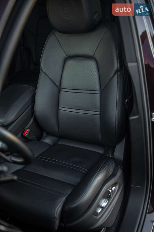 Позашляховик / Кросовер Porsche Cayenne Coupe 2019 в Чернівцях