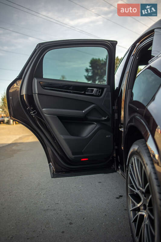 Позашляховик / Кросовер Porsche Cayenne Coupe 2019 в Чернівцях