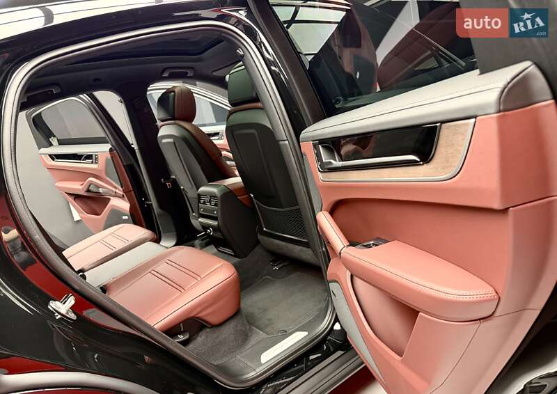 Внедорожник / Кроссовер Porsche Cayenne Coupe 2025 в Киеве фото 47 Внедорожник / Кроссовер Porsche Cayenne Coupe 2025 в Киеве