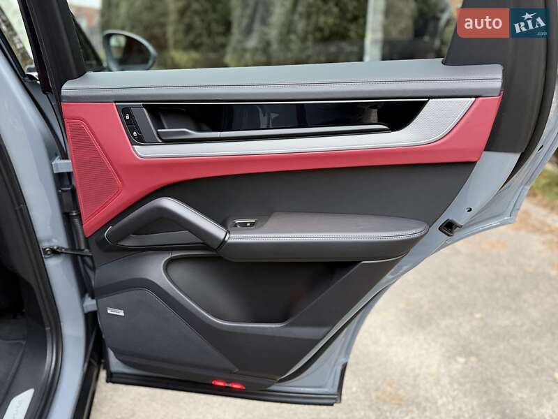 Внедорожник / Кроссовер Porsche Cayenne Coupe 2024 в Киеве фото 69 Внедорожник / Кроссовер Porsche Cayenne Coupe 2024 в Киеве