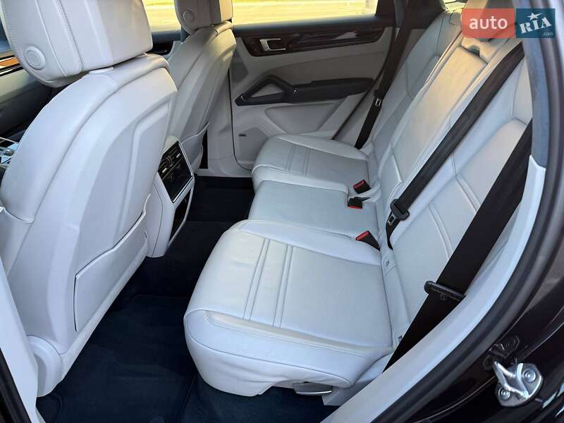 Внедорожник / Кроссовер Porsche Cayenne Coupe 2020 в Киеве