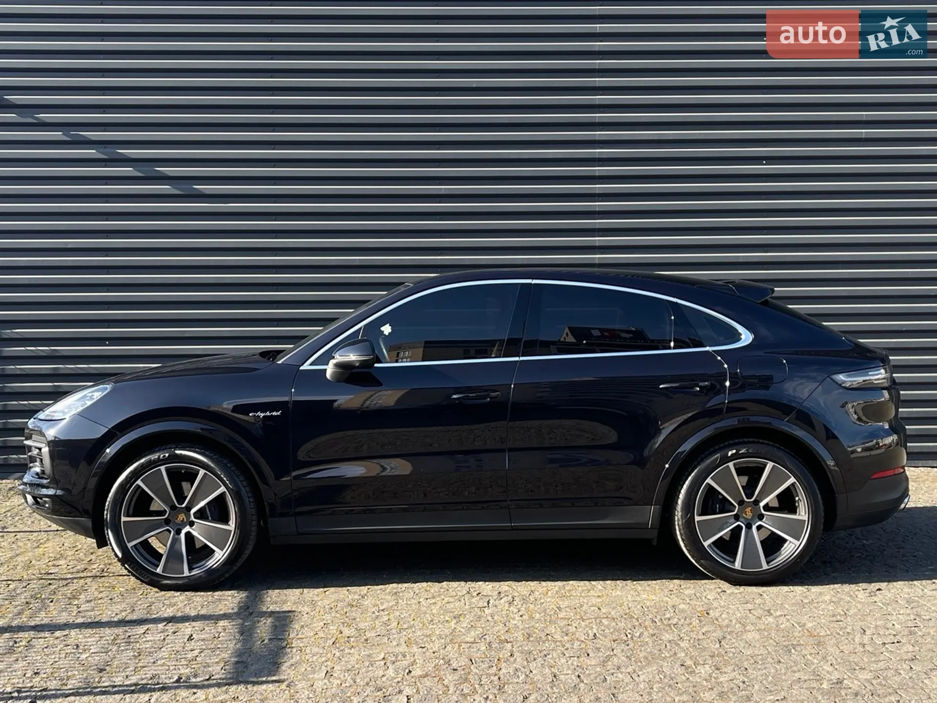 2020 Porsche Cayenne Coupe - мініатюра 2
