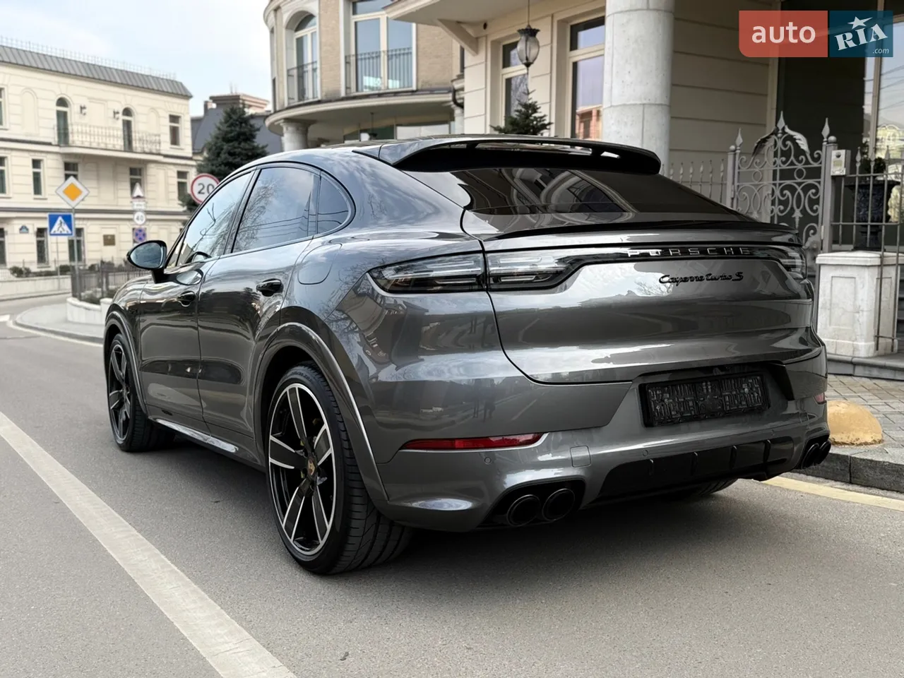 2020 Porsche Cayenne Coupe - мініатюра 26