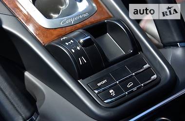 Позашляховик / Кросовер Porsche Cayenne 2013 в 
