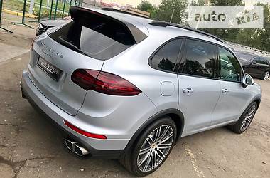 Внедорожник / Кроссовер Porsche Cayenne 2015 в Киеве