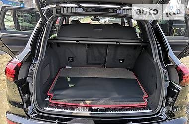 Позашляховик / Кросовер Porsche Cayenne 2016 в 