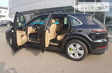 Внедорожник / Кроссовер Porsche Cayenne 2018 в 