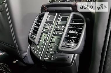 Внедорожник / Кроссовер Porsche Cayenne 2017 в 