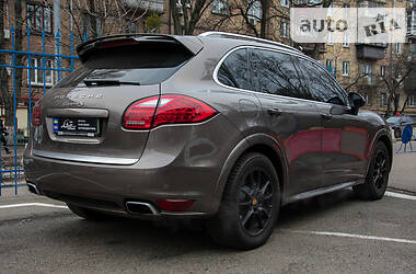 Внедорожник / Кроссовер Porsche Cayenne 2010 в 