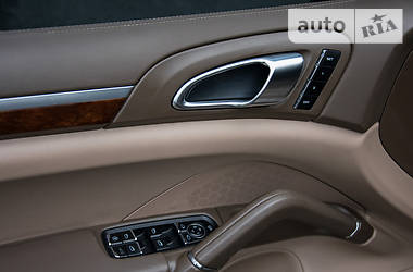 Внедорожник / Кроссовер Porsche Cayenne 2010 в 
