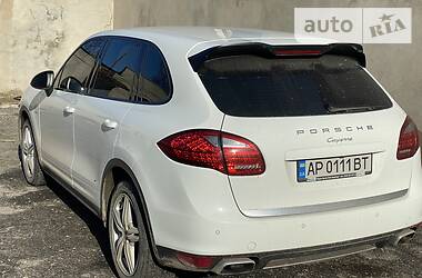 Позашляховик / Кросовер Porsche Cayenne 2013 в 