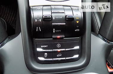 Позашляховик / Кросовер Porsche Cayenne 2010 в 