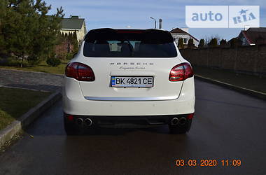 Позашляховик / Кросовер Porsche Cayenne 2010 в 