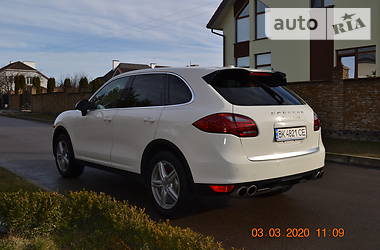 Позашляховик / Кросовер Porsche Cayenne 2010 в 