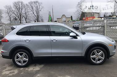 Внедорожник / Кроссовер Porsche Cayenne 2015 в 