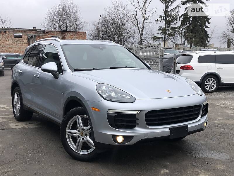 Внедорожник / Кроссовер Porsche Cayenne 2015 в 