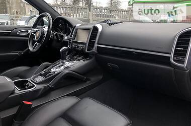 Внедорожник / Кроссовер Porsche Cayenne 2015 в 