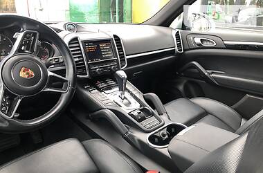 Внедорожник / Кроссовер Porsche Cayenne 2015 в 