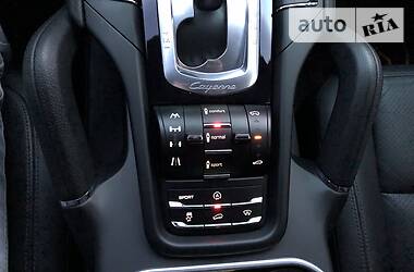 Позашляховик / Кросовер Porsche Cayenne 2013 в 