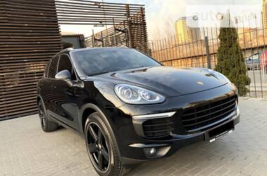 Внедорожник / Кроссовер Porsche Cayenne 2015 в 