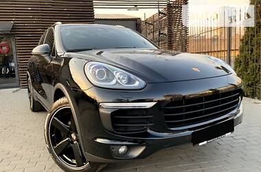 Внедорожник / Кроссовер Porsche Cayenne 2015 в 