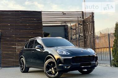 Внедорожник / Кроссовер Porsche Cayenne 2015 в 