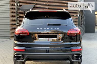 Внедорожник / Кроссовер Porsche Cayenne 2015 в 