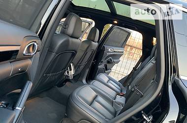 Внедорожник / Кроссовер Porsche Cayenne 2015 в 