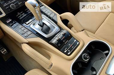 Позашляховик / Кросовер Porsche Cayenne 2012 в 