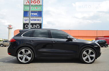Позашляховик / Кросовер Porsche Cayenne 2011 в 
