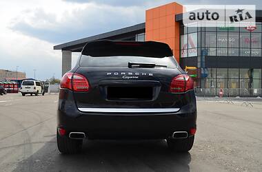 Позашляховик / Кросовер Porsche Cayenne 2011 в 