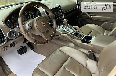 Позашляховик / Кросовер Porsche Cayenne 2012 в 