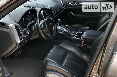 Внедорожник / Кроссовер Porsche Cayenne 2012 в 
