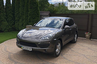 Внедорожник / Кроссовер Porsche Cayenne 2012 в 