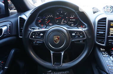 Внедорожник / Кроссовер Porsche Cayenne 2015 в 
