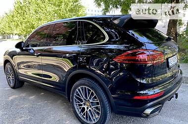 Внедорожник / Кроссовер Porsche Cayenne 2015 в 