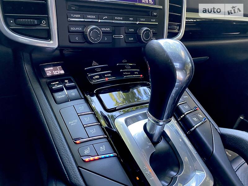 Позашляховик / Кросовер Porsche Cayenne 2015 в Дніпрі
