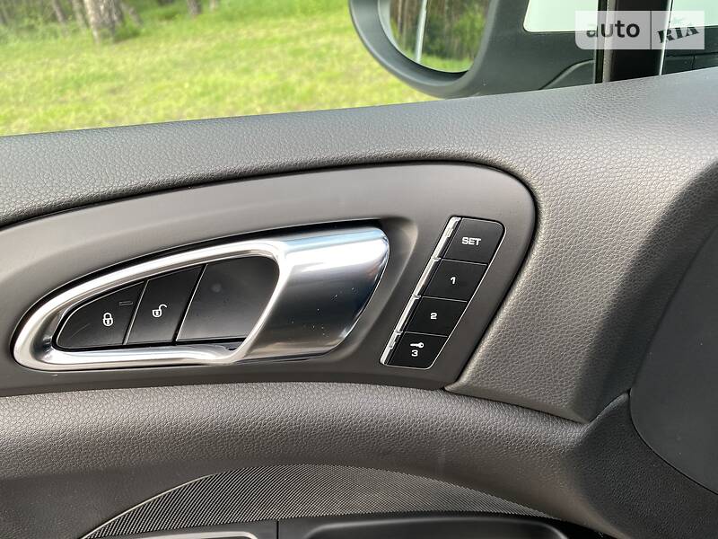 Позашляховик / Кросовер Porsche Cayenne 2014 в Києві