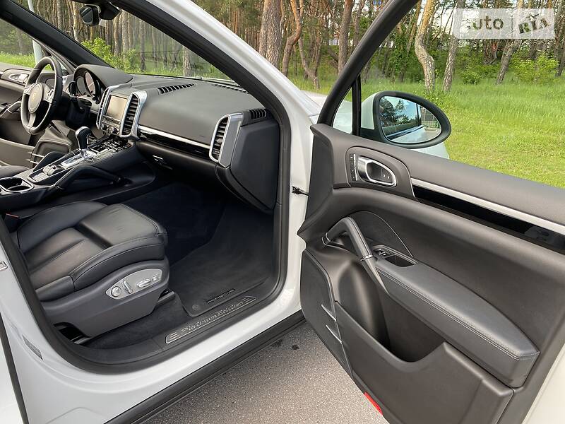 Позашляховик / Кросовер Porsche Cayenne 2014 в Києві