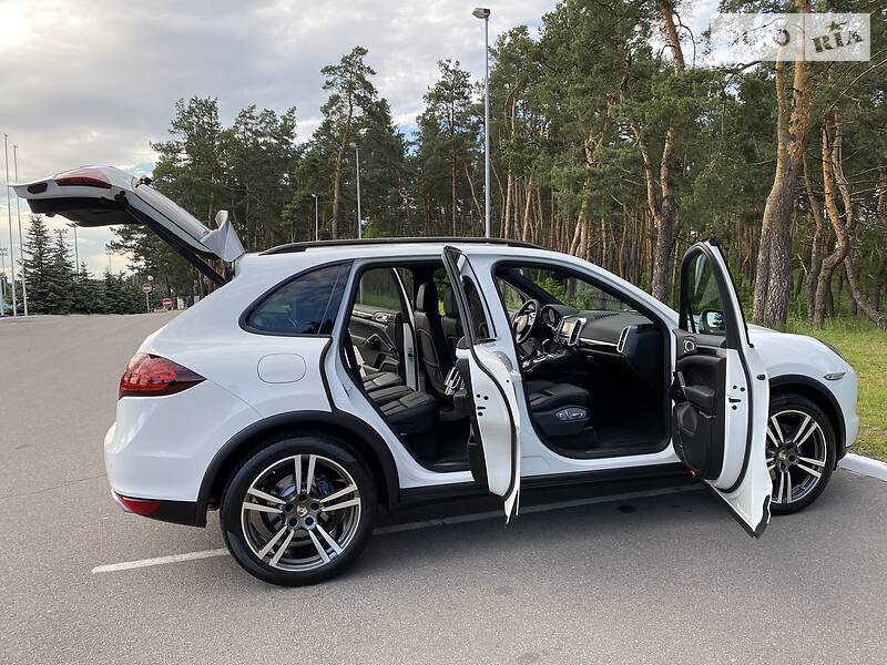 Позашляховик / Кросовер Porsche Cayenne 2014 в Києві